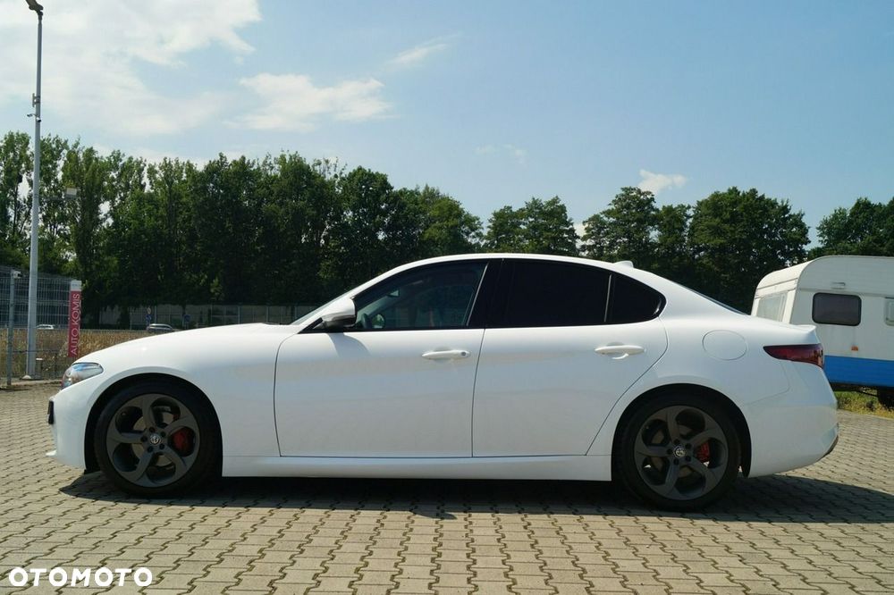 Alfa Romeo Giulia - 5