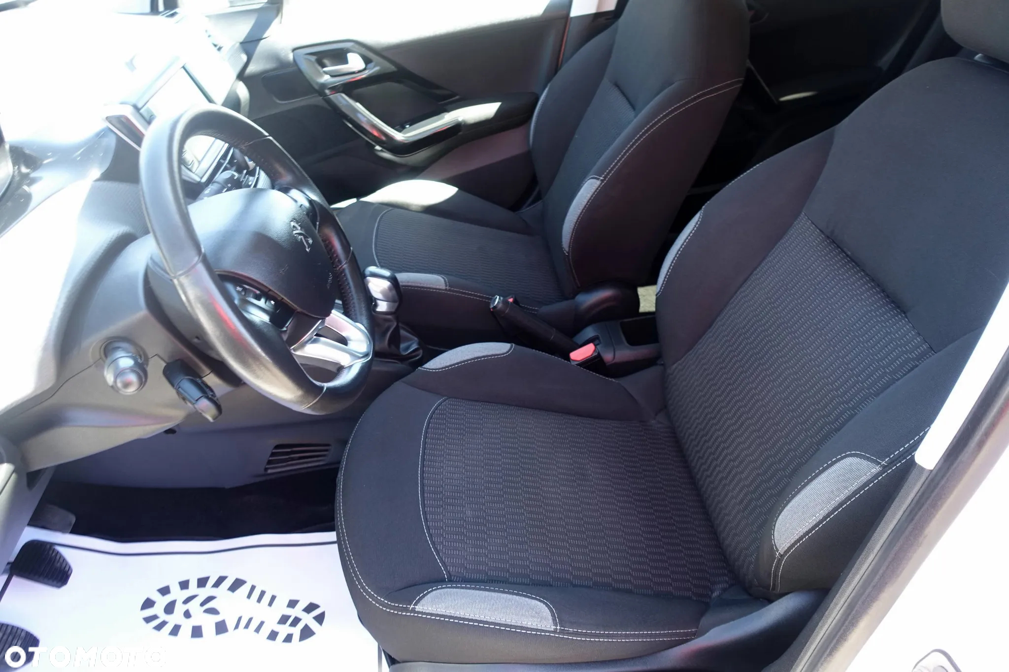 Peugeot 208 1.2 PureTech Style - 10