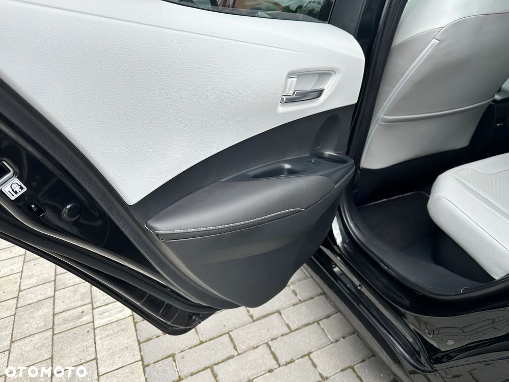 Toyota Corolla 2.0 Hybrid Executive - 32