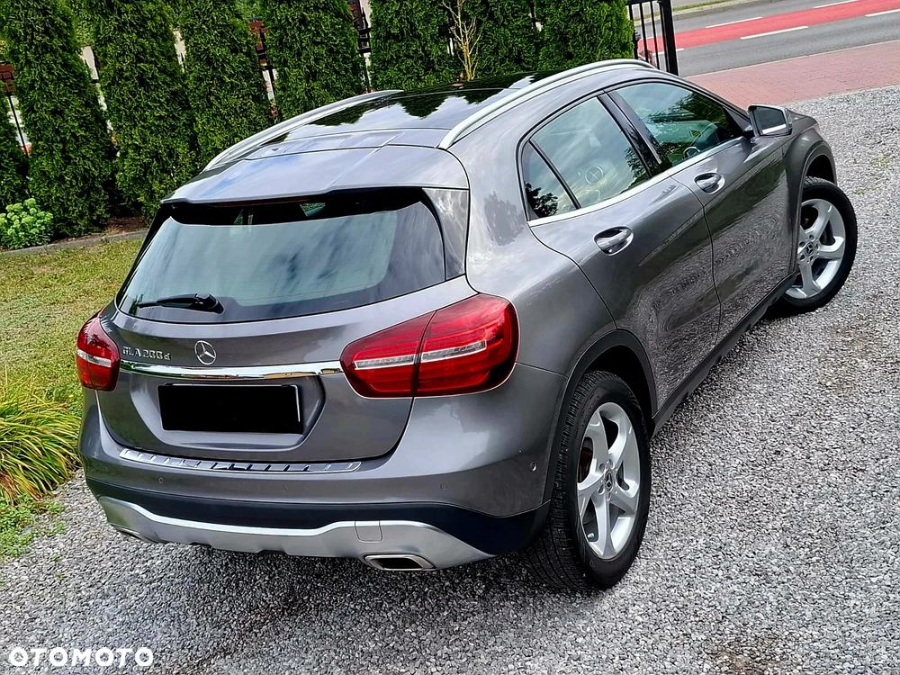 Mercedes-Benz GLA - 11