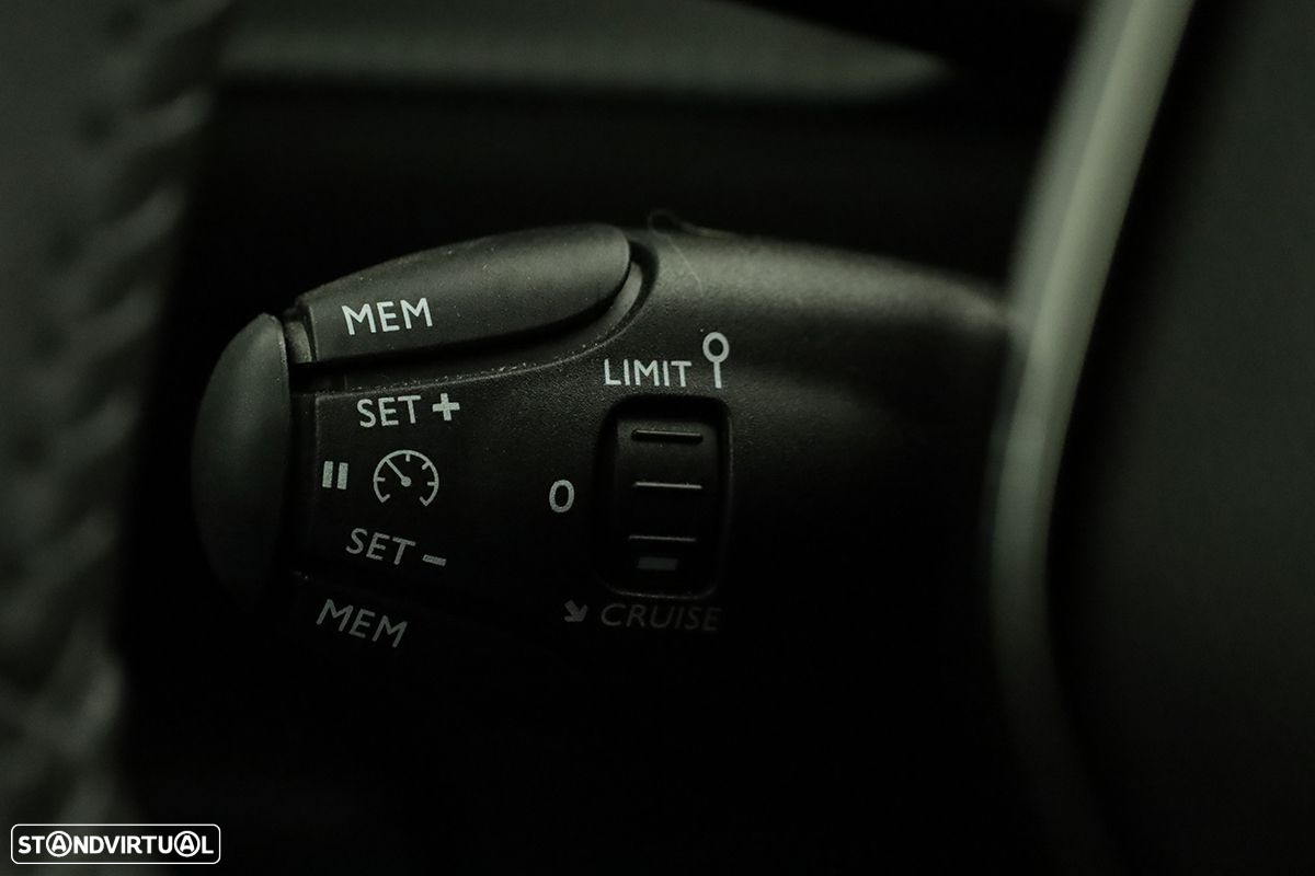 Peugeot 2008 1.2 PureTech Allure - 18