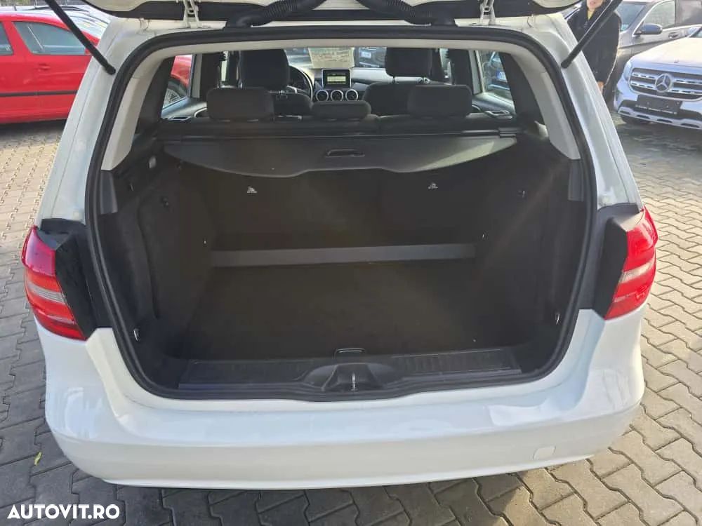 Mercedes-Benz B 180 d 7G-DCT - 12