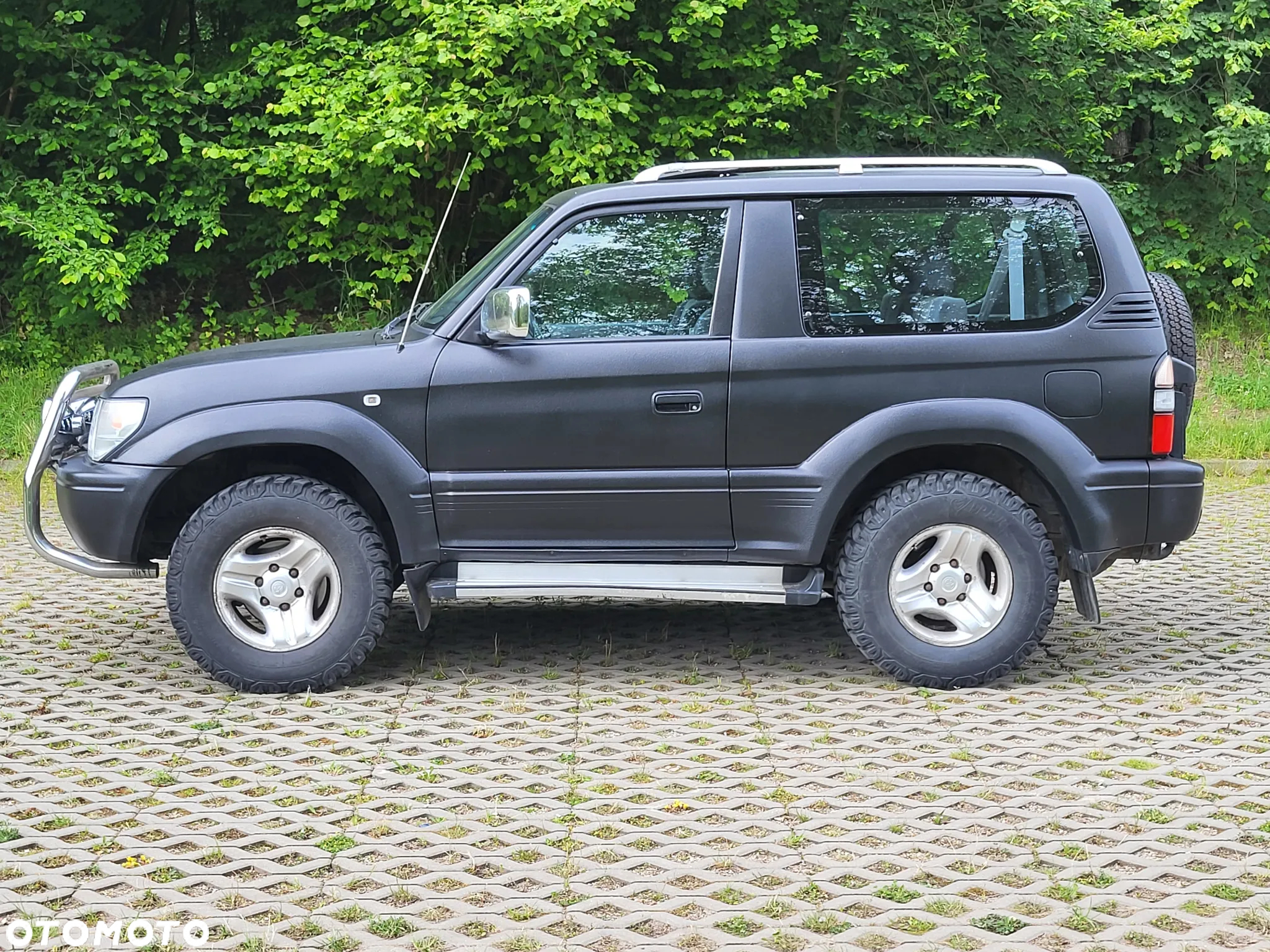 Toyota Land Cruiser - 2