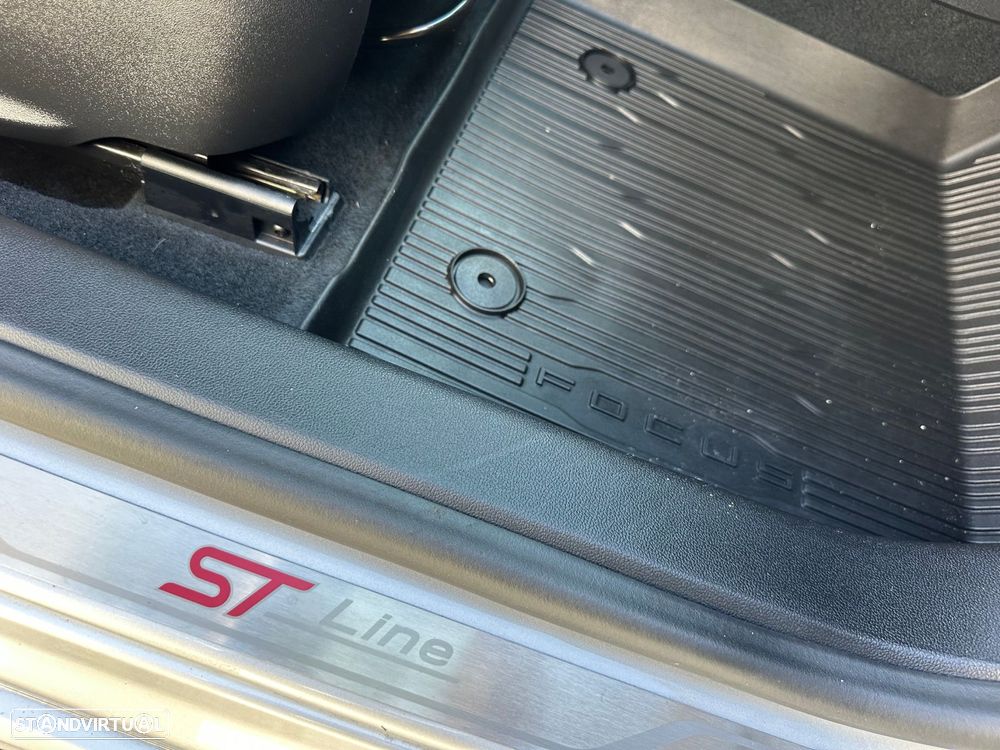 Ford Focus 1.5 TDCi EcoBlue ST-Line - 26