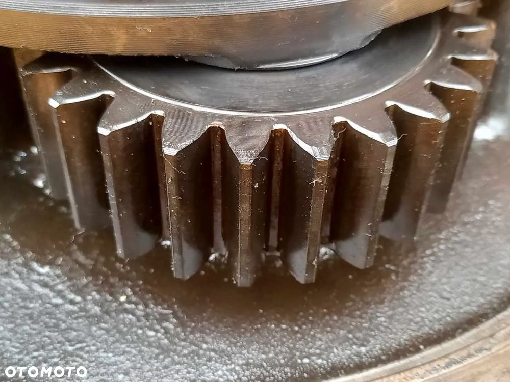 Układ planetarny przedniej osi New Holland T7.230 - 12