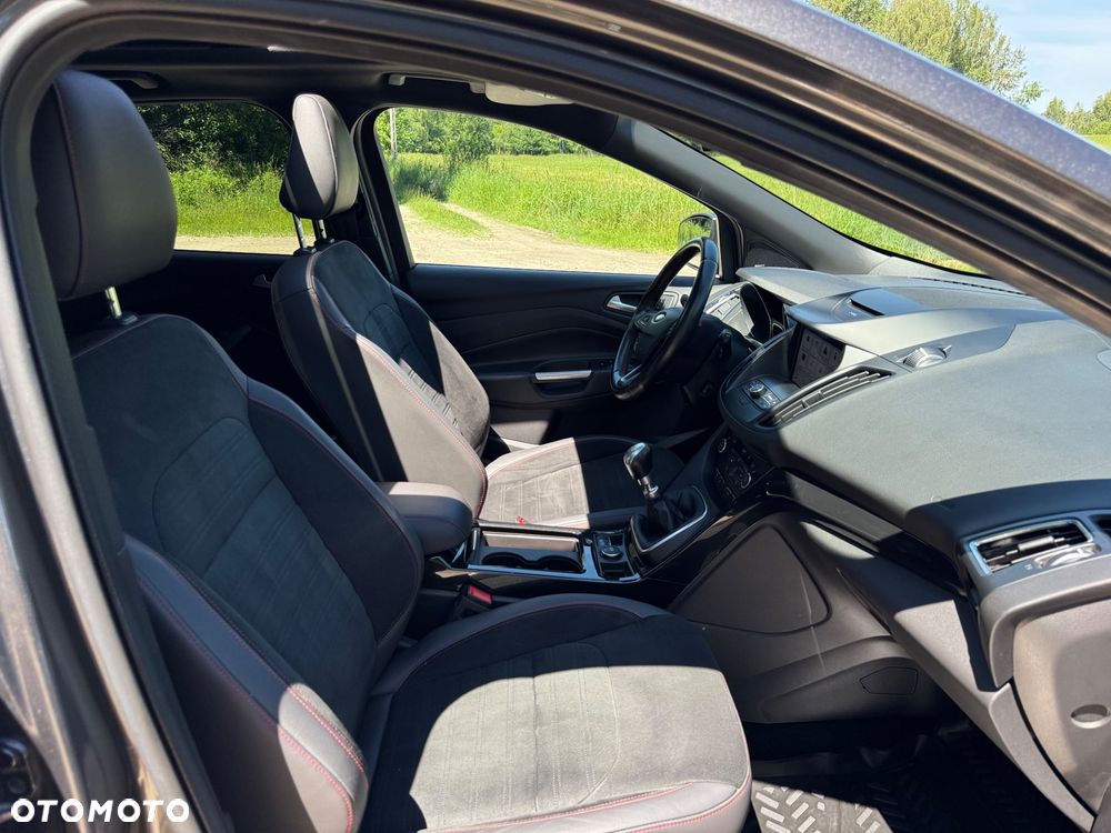 Ford Kuga 1.5 EcoBoost 2x4 ST-Line - 34