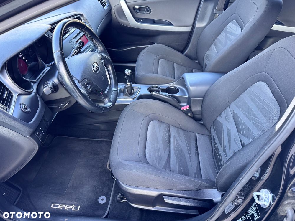 Kia Ceed 1.6 GDI ISG Dream-Team Edition - 24