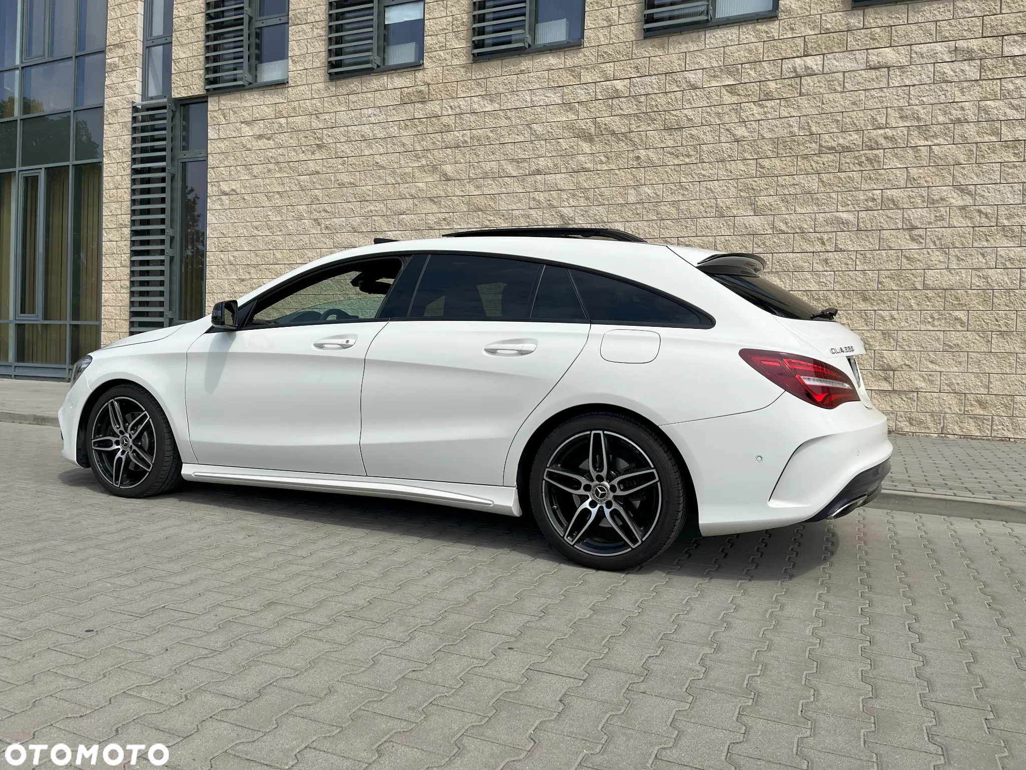 Mercedes-Benz CLA 220 4-Matic AMG Line - 3