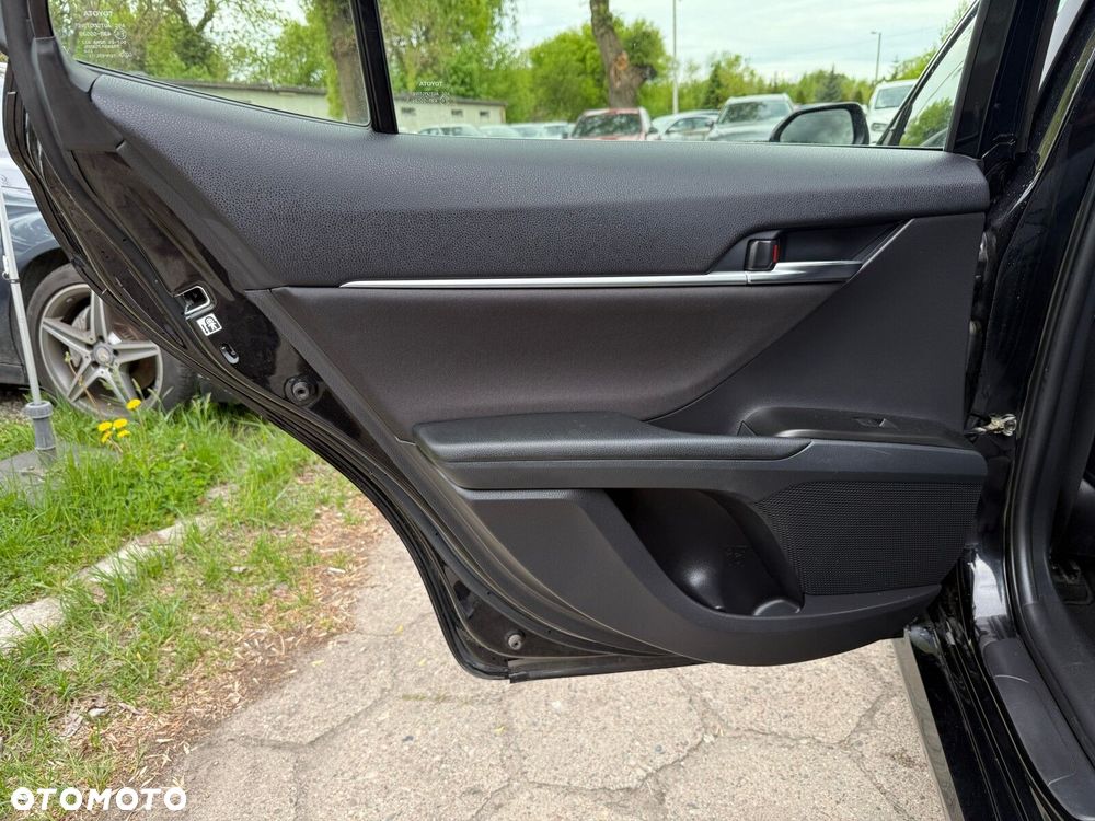 Toyota Camry - 10