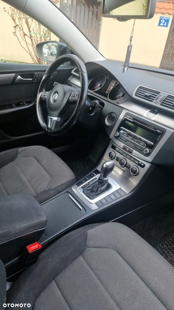 Volkswagen Passat - 12