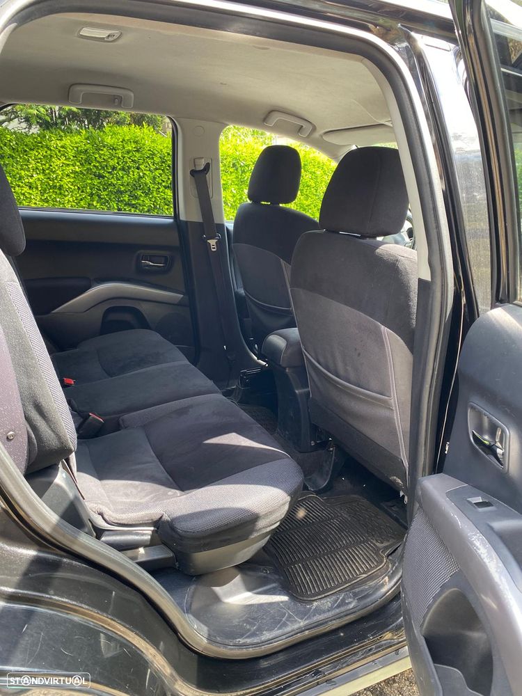 Mitsubishi Outlander 2.0 DI-D SW 4WD - 46