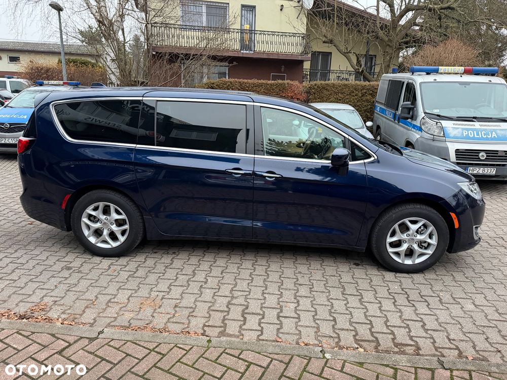 Chrysler Pacifica - 6