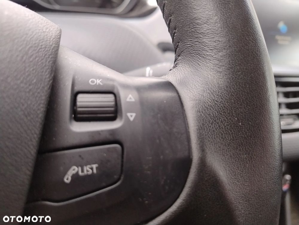 Peugeot 2008 1.2 Pure Tech GPF Signature S&S - 13