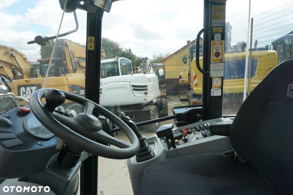 Caterpillar CAT 907 M - 7