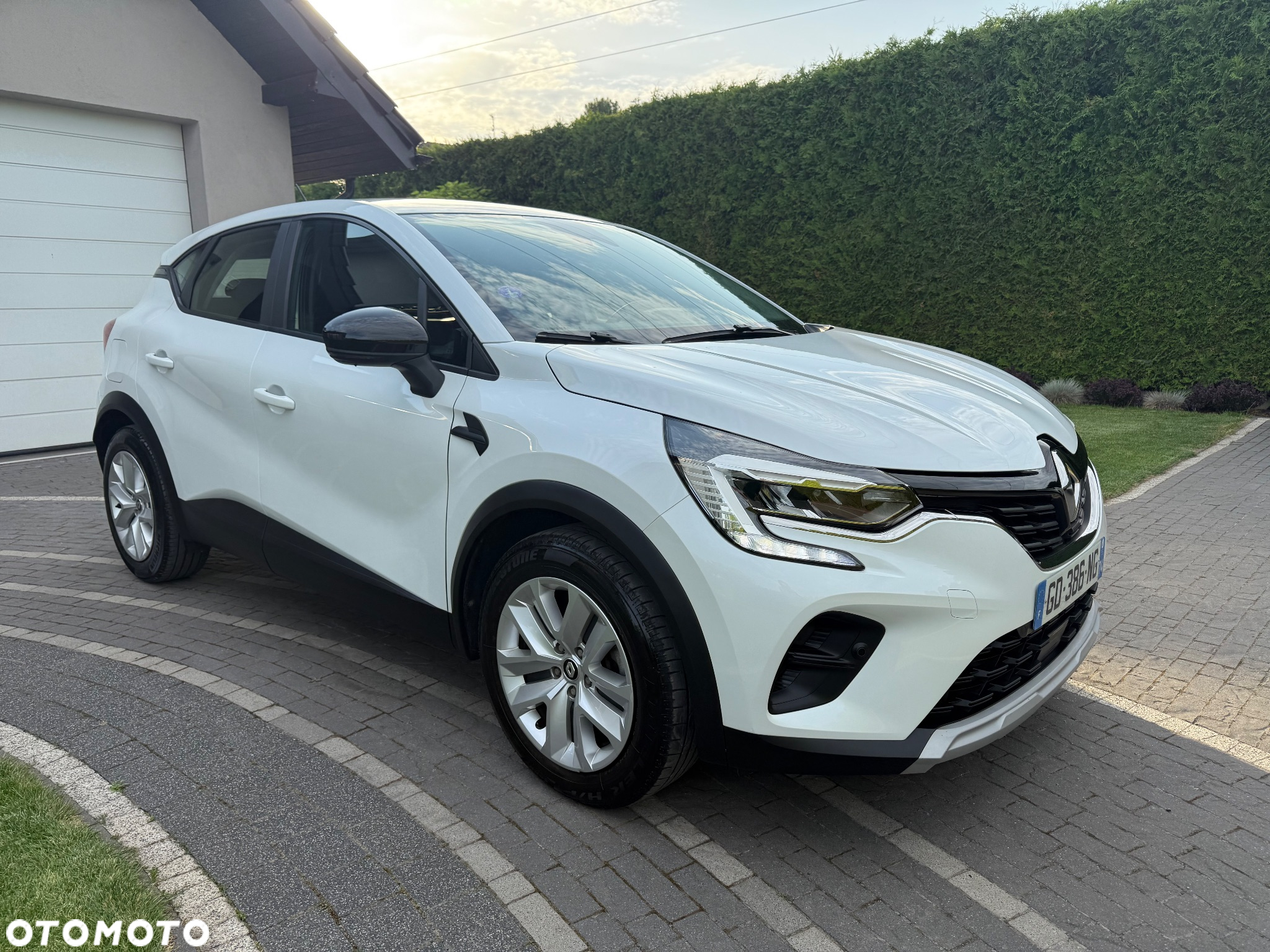 Renault Captur 1.3 TCe mHEV Intens EDC - 2