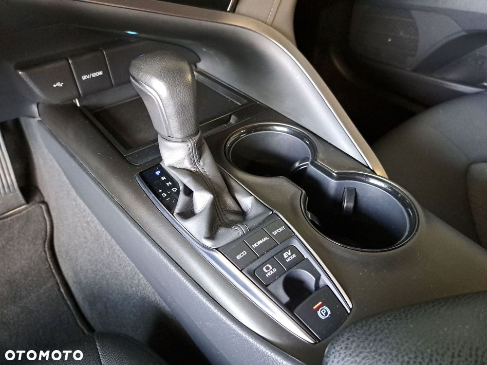 Toyota Camry 2.5 Hybrid Comfort CVT - 27