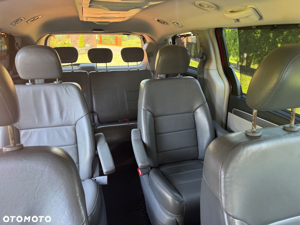 Volkswagen Routan - 8