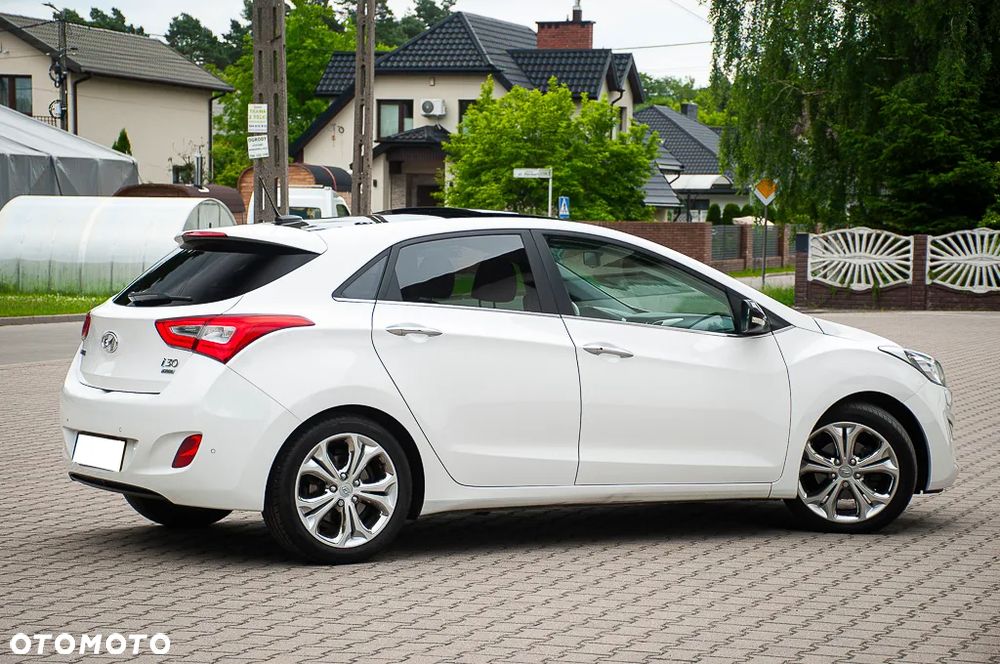 Hyundai i30 blue 1.6 CRDi Trend - 13