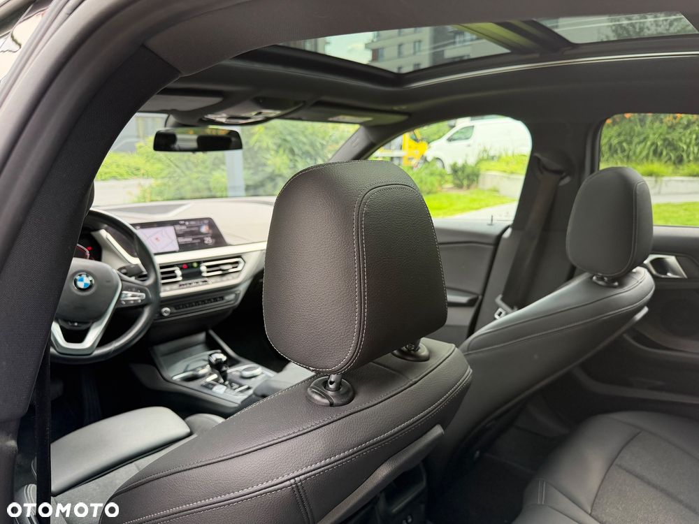 BMW Seria 2 218i - 10