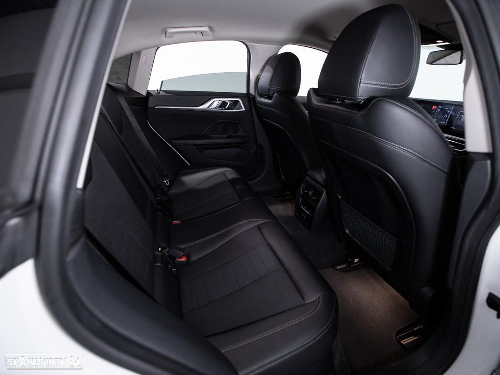 BMW i4 eDrive40 — fotografia 11