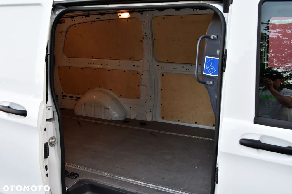 Mercedes-Benz VITO - 16