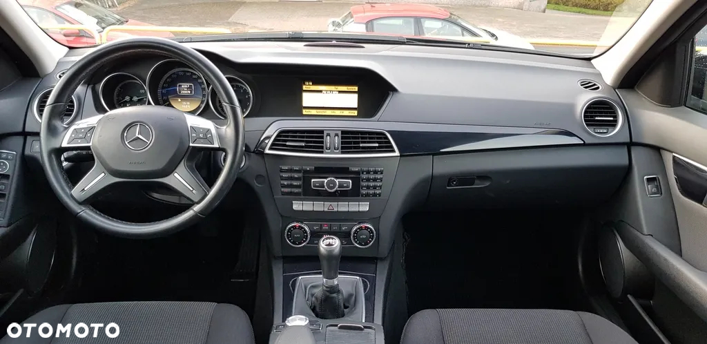 Mercedes-Benz Klasa C 180 T CGI BlueEFFICIENCY - 16