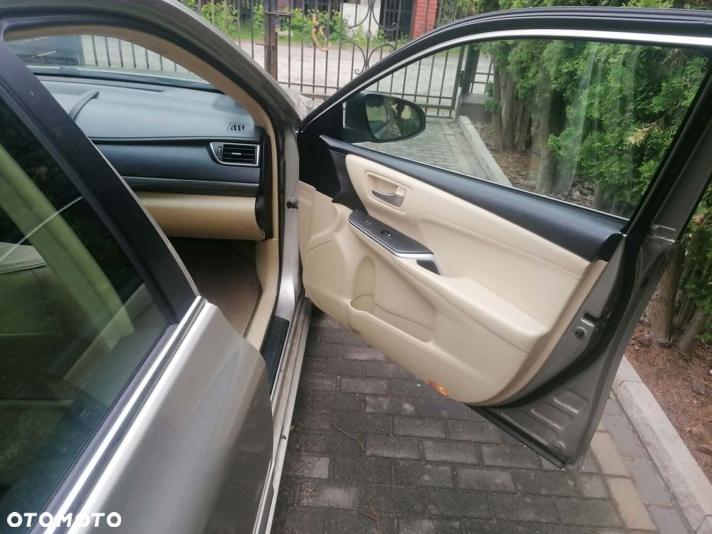 Toyota Camry 2.5 Hybrid LE - 10