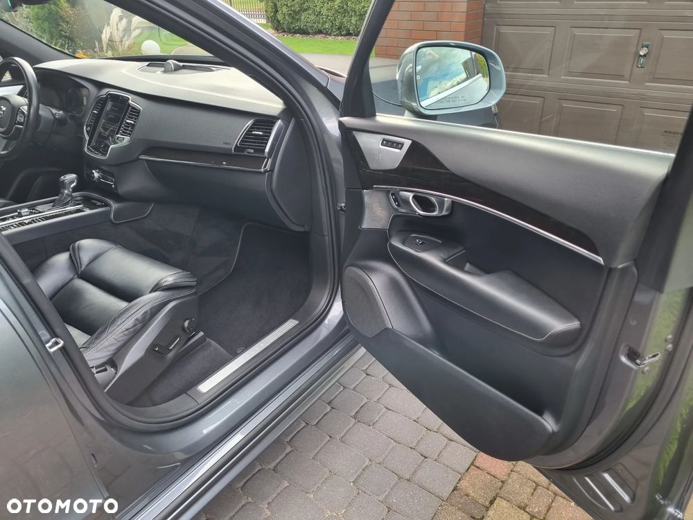 Volvo XC 90 - 23