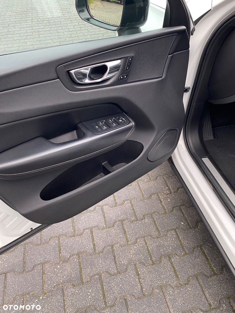 Volvo XC 60 D4 R-Design - 12