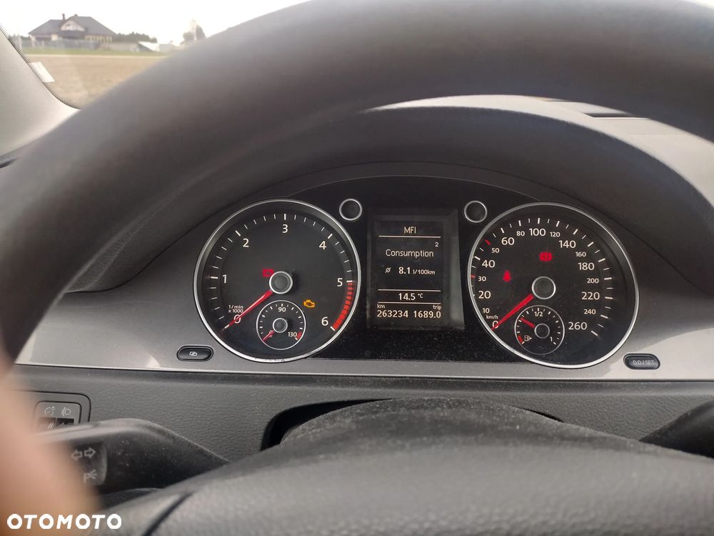 Volkswagen Passat 2.0 TDI DPF BlueMotion Technology Comfortline - 6