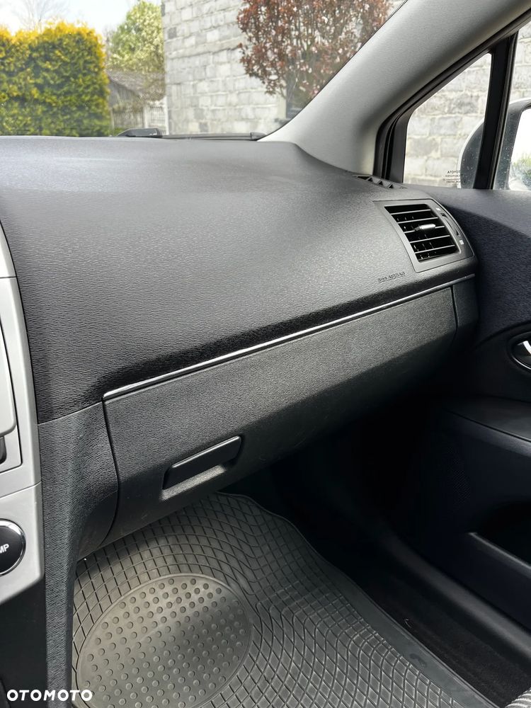 Toyota Avensis 2.0 D-4D Active - 12