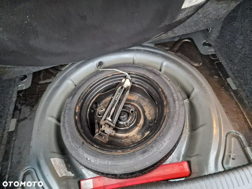 Volkswagen Golf V 1.4 FSI Comfortline - 24