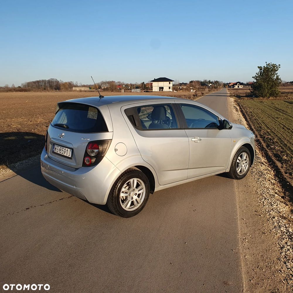 Chevrolet Aveo 1.4 16V LS Design+ - 9