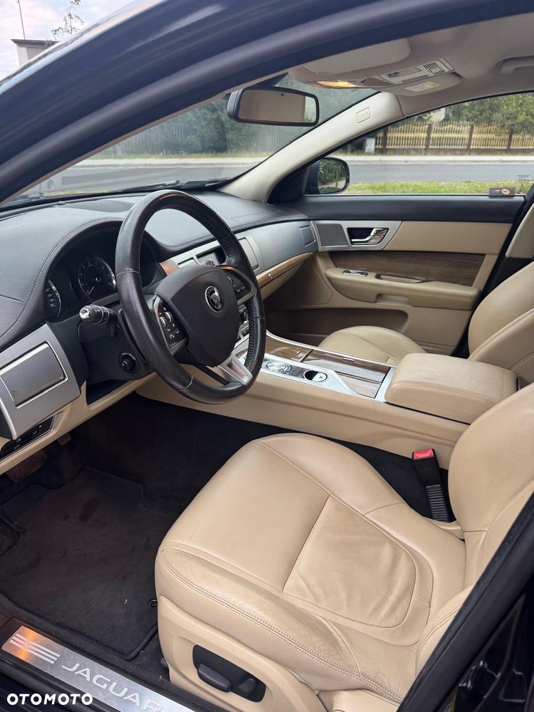 Jaguar XF 3.0 T AWD Luxury - 11