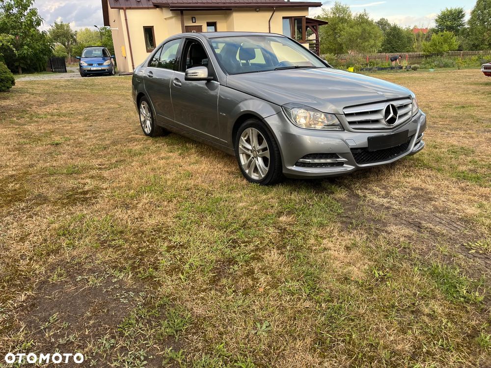 Mercedes-Benz Klasa C 180 CGI BlueEFFICIENCY Avantgarde - 9