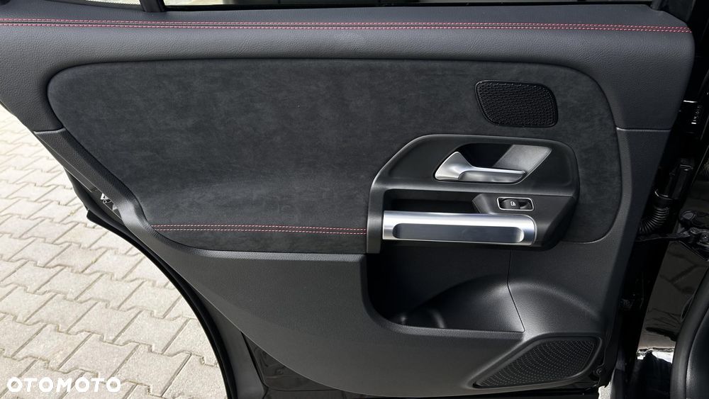 Mercedes-Benz GLB 200 d 4-Matic AMG Line 8G-DCT - 25