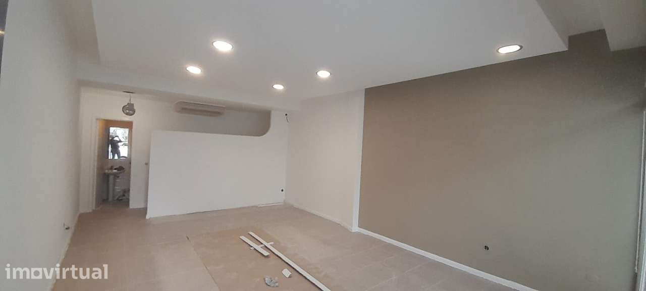 Imóvel Comercial | Serviços - 40m2 c/ WC - Grande imagem: 2/4