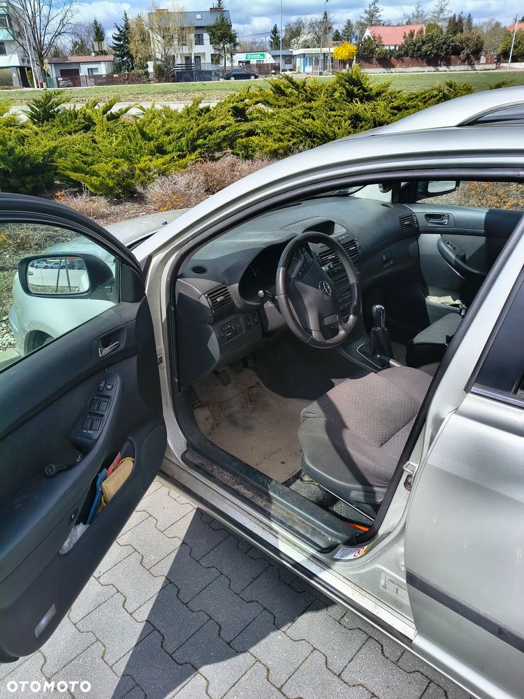 Toyota Avensis 2.0 D-4D High - 5