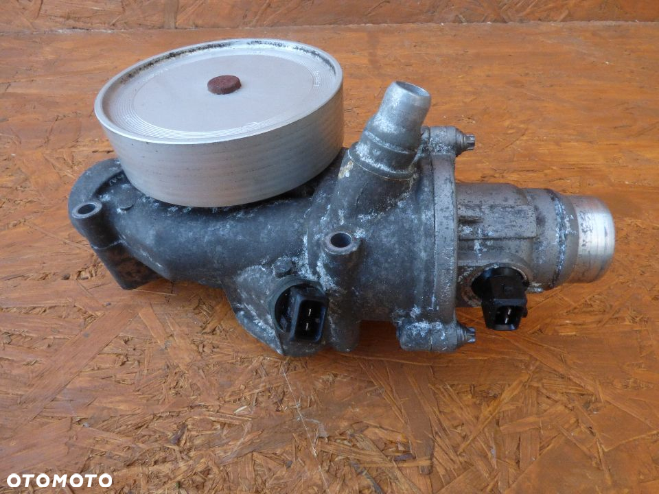 BMW F01 F10 F12 E70 XM5 S63  N63 550I 750I  POMPA WODY TERMOSTAT - 2