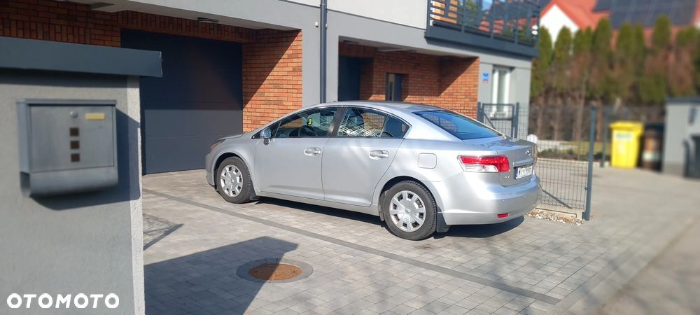 Toyota Avensis 1.8 Luna - 11