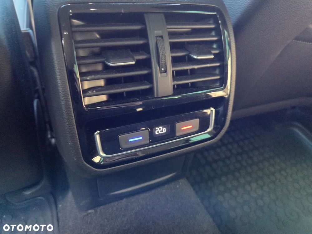Volkswagen Passat Variant 1.5 TSI EVO Highline DSG - 24