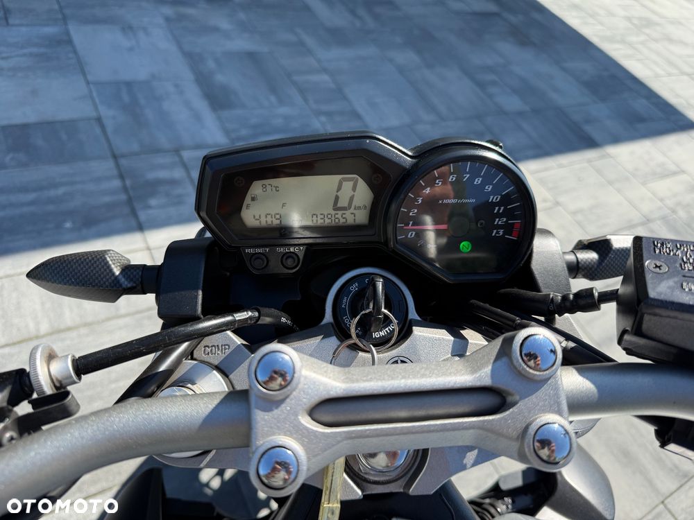 Yamaha FZ - 17