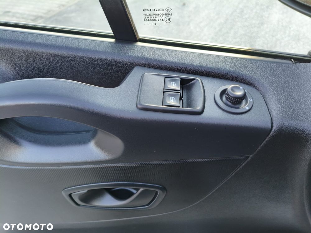 Renault Trafic 2.0 dCi - 27