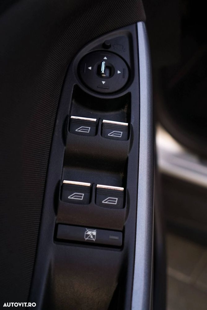 Ford Focus - 36