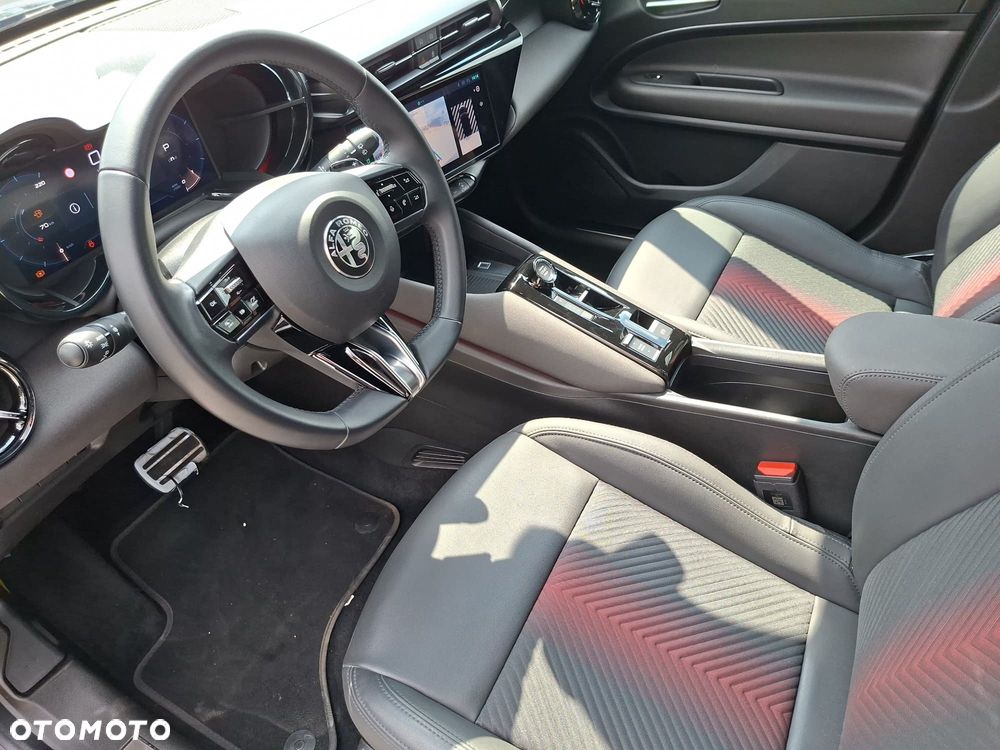 Alfa Romeo Junior 1.2 mHEV Ibrida Speciale eDCT - 10