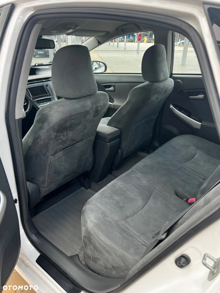 Toyota Prius (Hybrid) Executive - 9