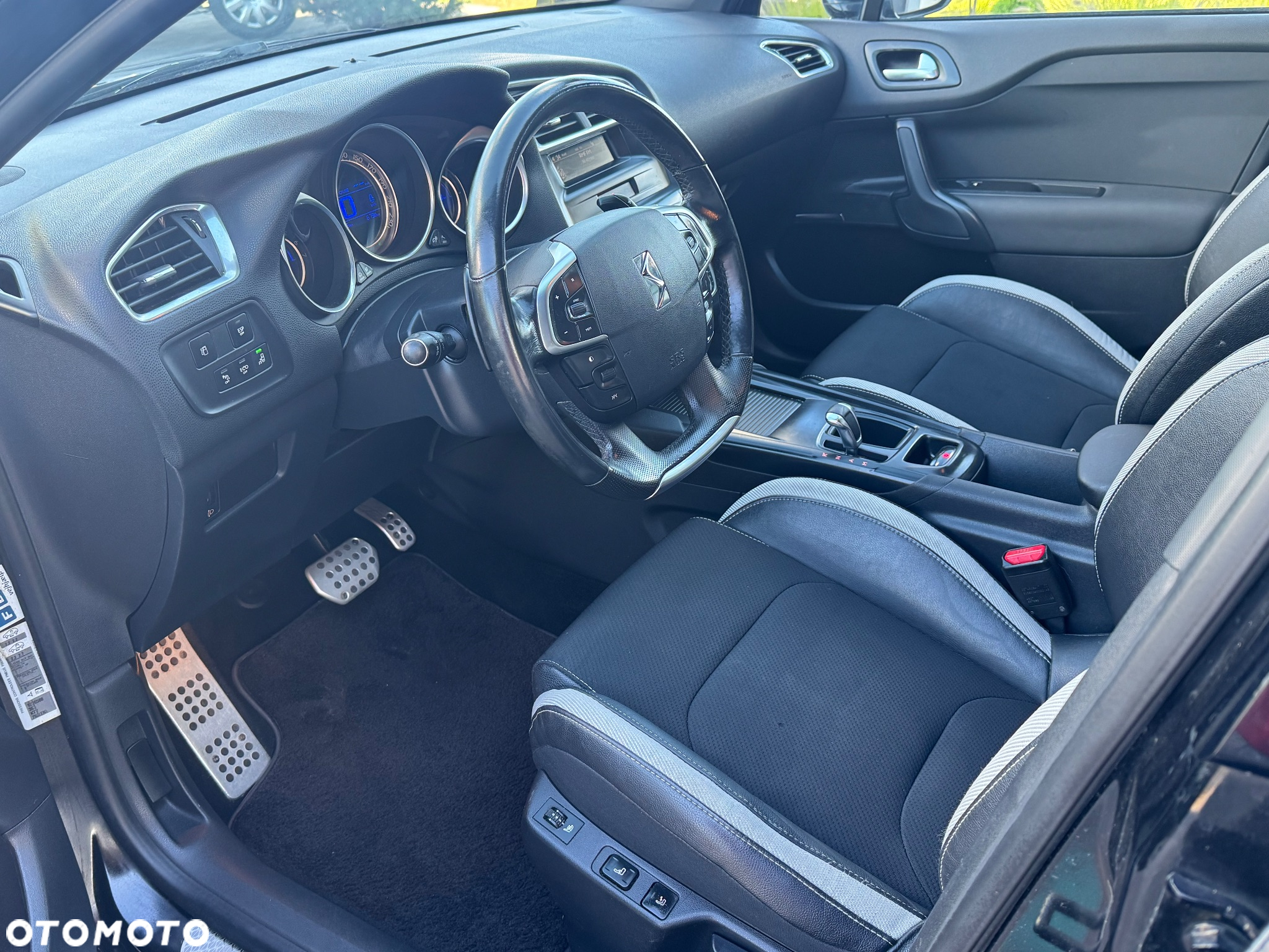 Citroën DS4 e-HDi 110 EGS6 SoChic - 11