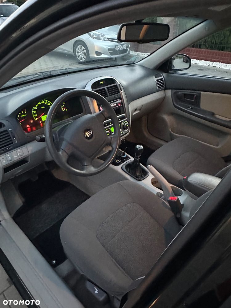 Kia Cerato 2005 photo 3