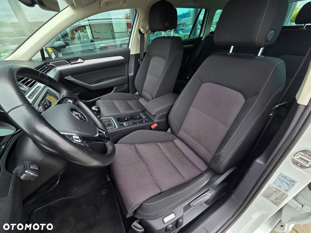 Volkswagen Passat 2.0 TDI (BlueMotion Technology) Comfortline - 24