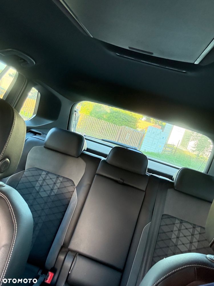Volkswagen Tiguan 2.0 TDI SCR 4MotION DSG R-Line - 16